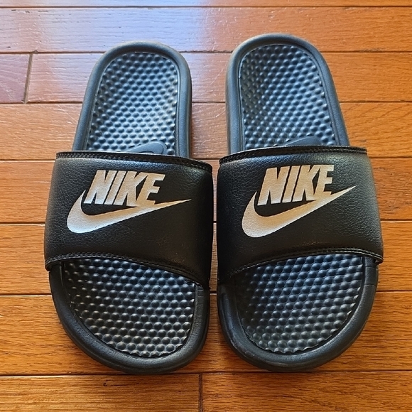 Nike Other - Nike Black and White Slide Sandals Size 8
